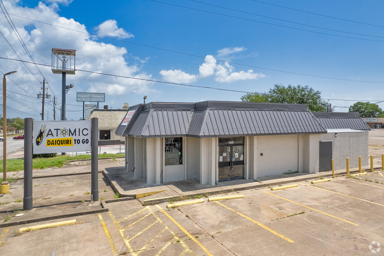 2206 N Alexander Baytown_Exterior